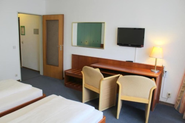 Room 17 of 44