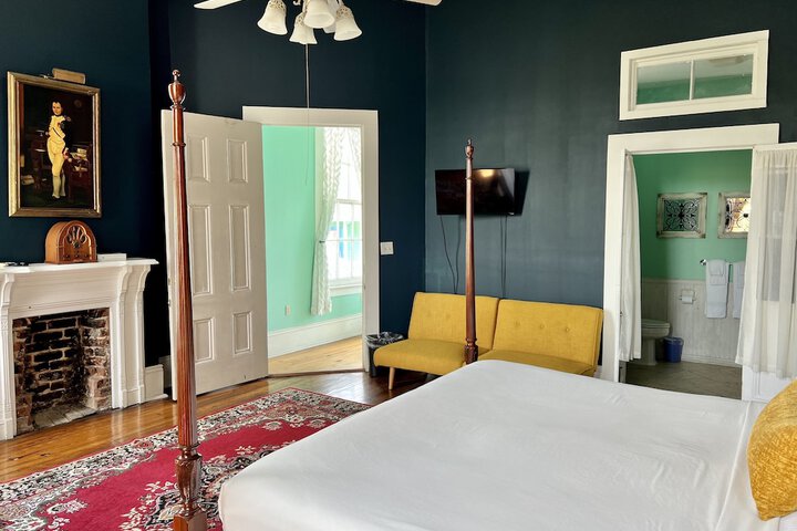 Room 32 of 102
