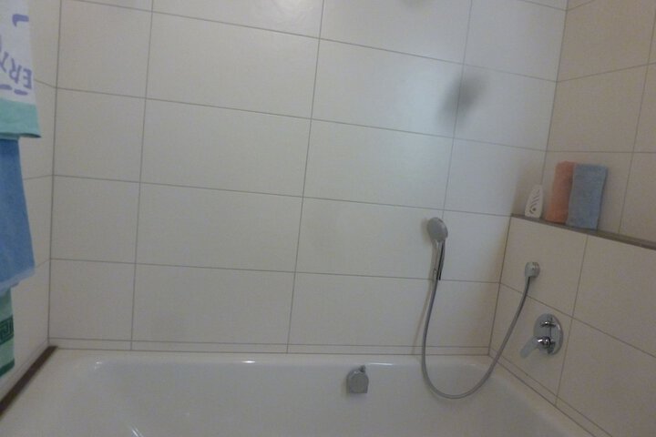 Room 32 of 90