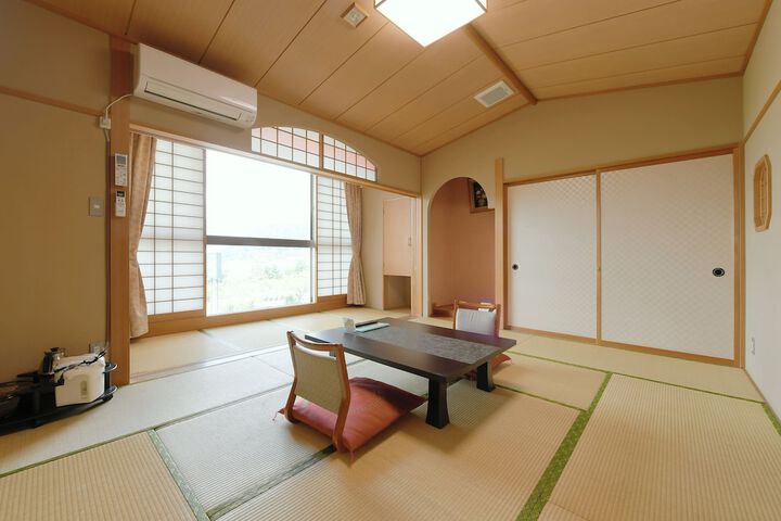 Room 27 of 83