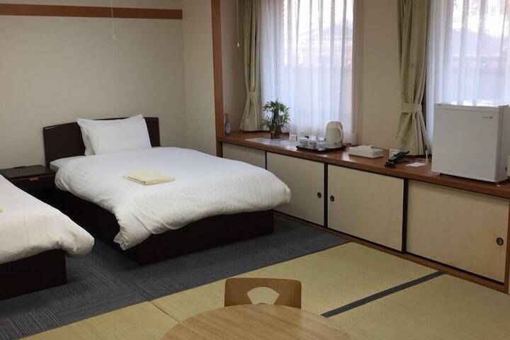 Room 3 of 10