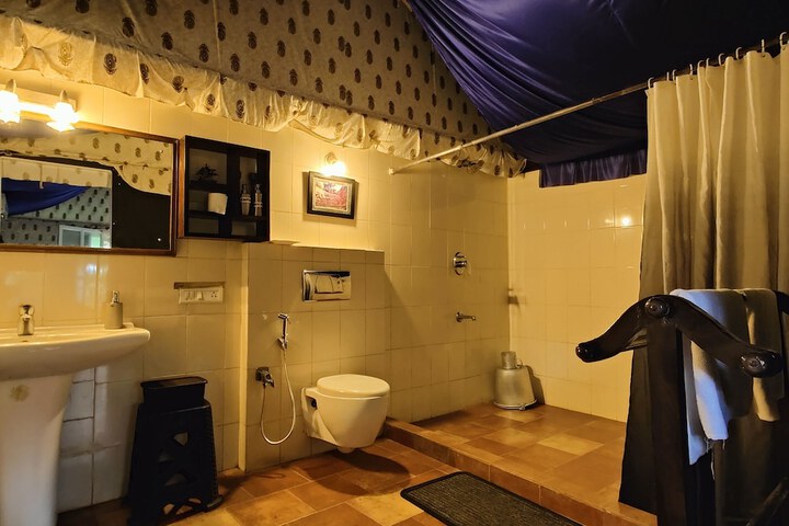 Room 35 of 61
