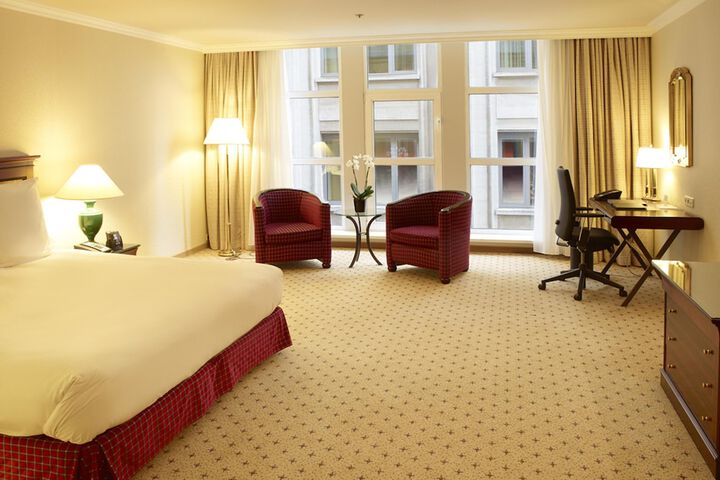 Room 45 of 122