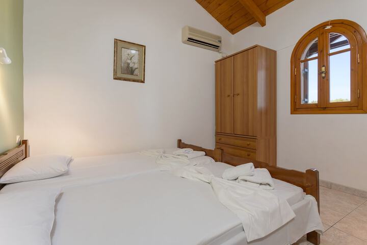 Room 28 of 62