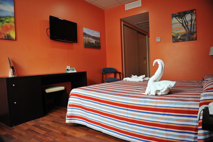 Room 10 of 36