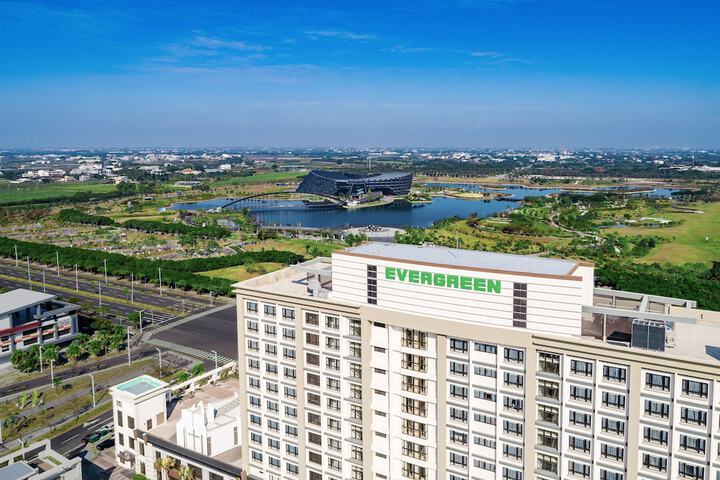 Exterior of Evergreen Palace Hotel Chiayi