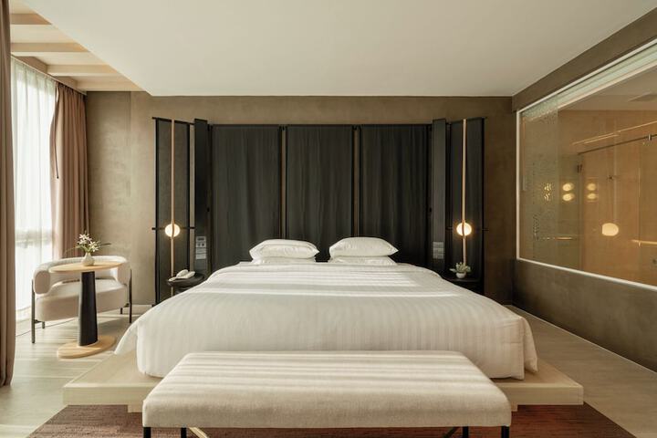 Room 15 of 111