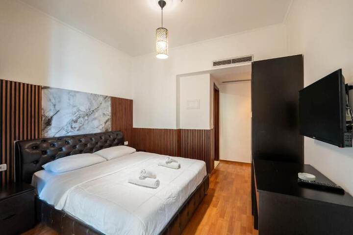 Room 44 of 100