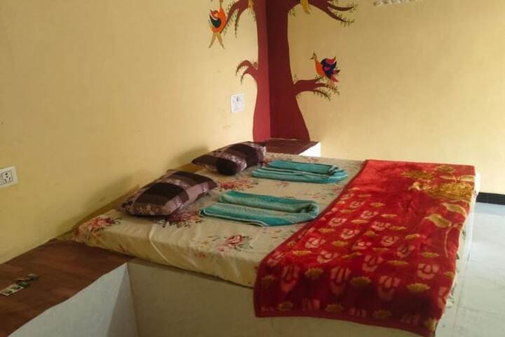 Room 2 of 84