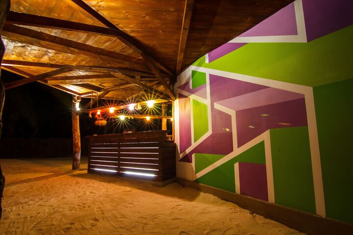 Lounge 61 of 84