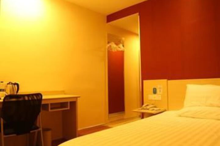 Room 11 of 39