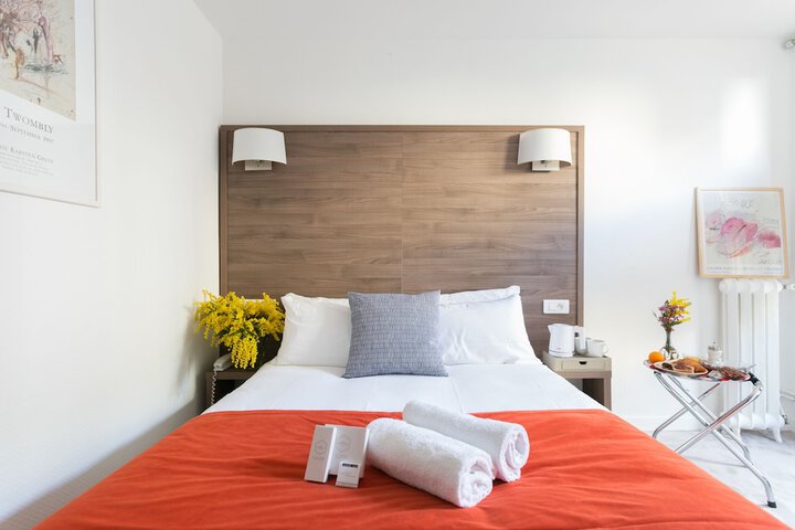 Room 2 of 32