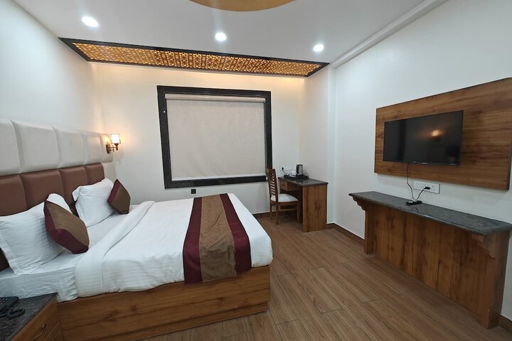 Room 13 of 70