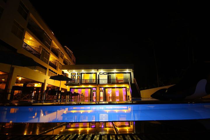 Pool 53 of 76