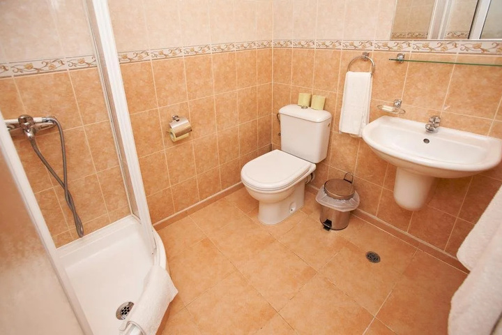 Room 9 of 20