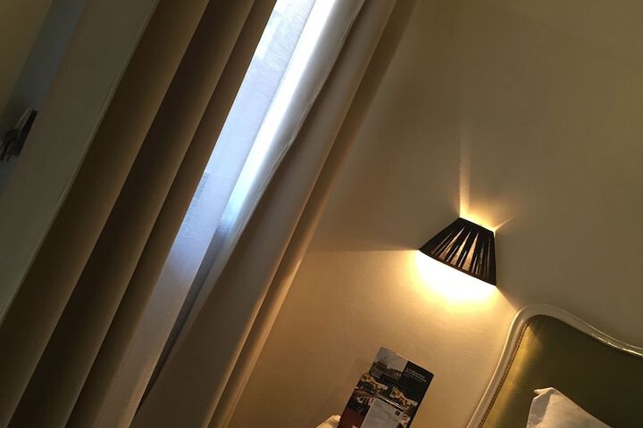 Room 21 of 77