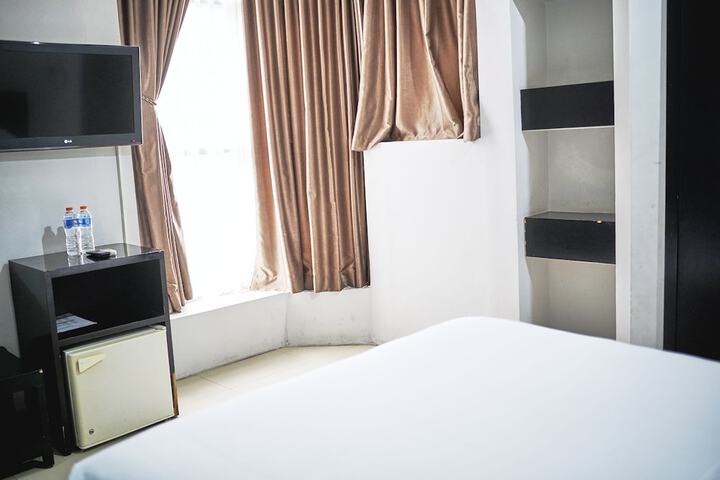 Room 12 of 24