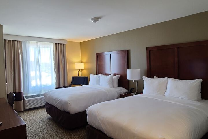 2 Queen Beds (3 of 11)