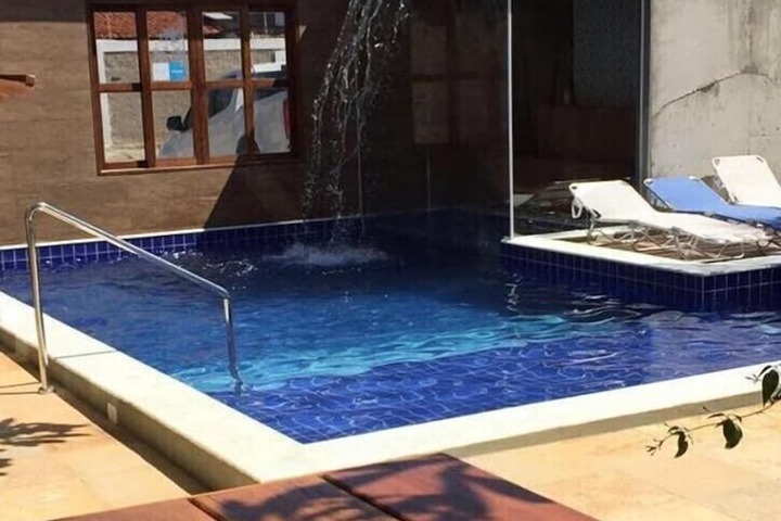 Pool 8 of 15