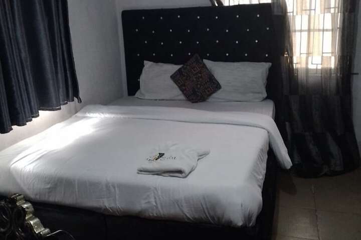 Room 6 of 15