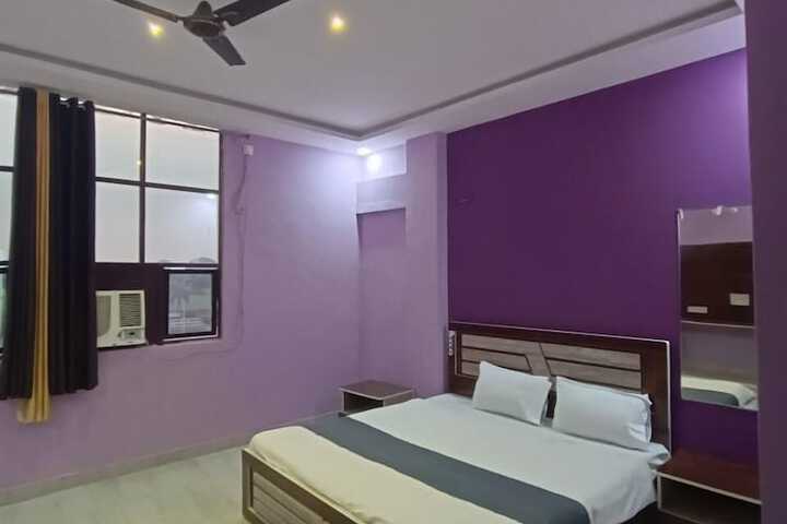 Room 6 of 16