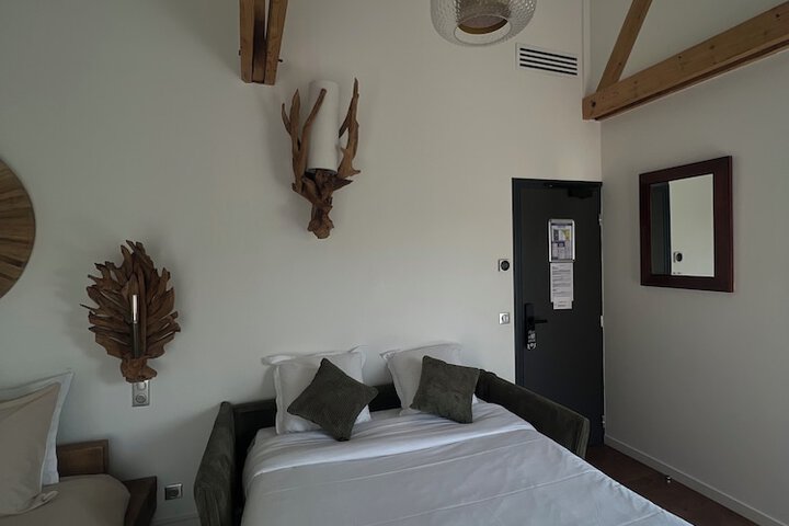 Room 27 of 39