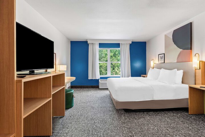 Room 9 of 38