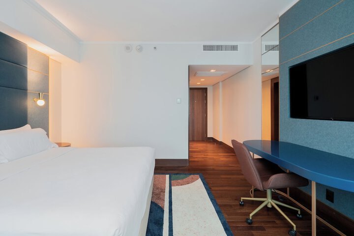 Room 21 of 142