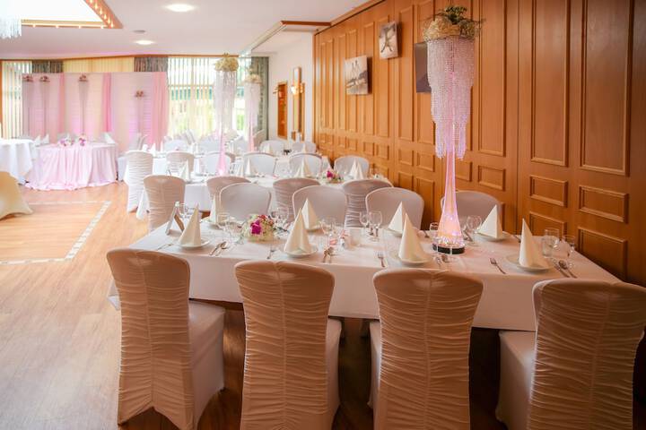 Ballroom/Hall 34 of 47