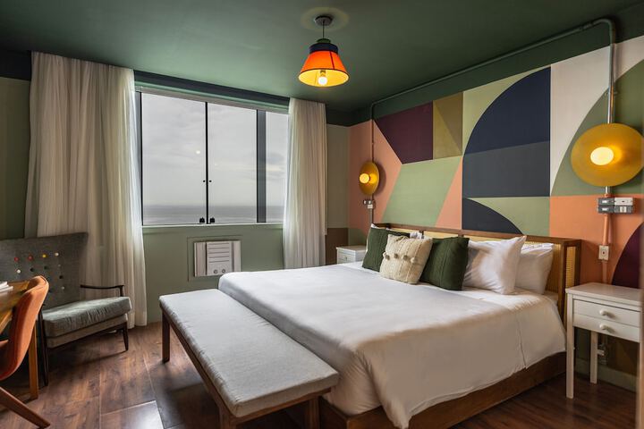 Room 18 of 48