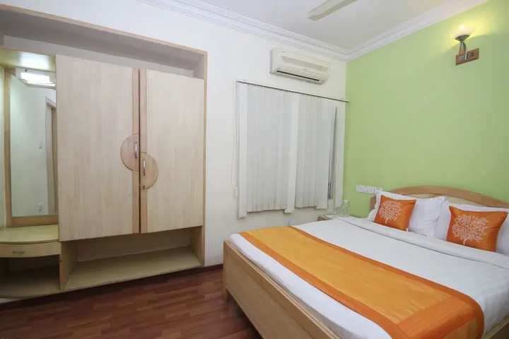 Room 6 of 15