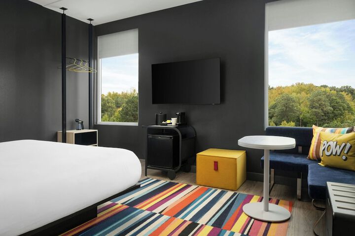 Room 9 of 37