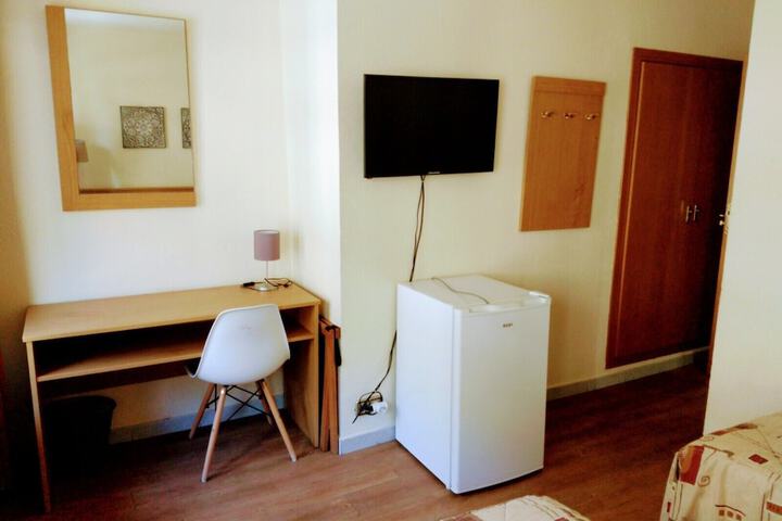 Room 6 of 13