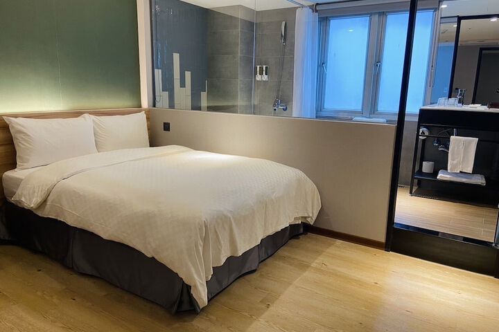 Room 32 of 78