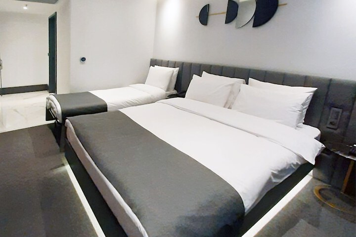 Room 18 of 48