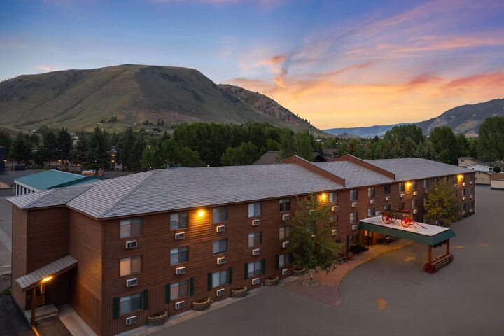 Hotel Entry