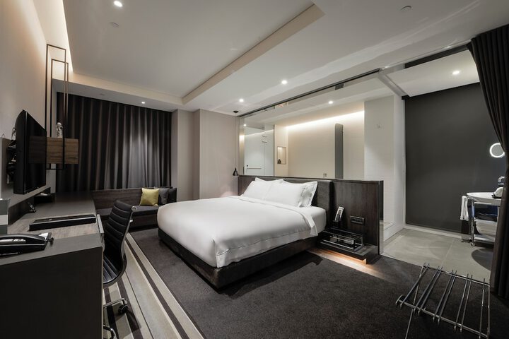 Room 37 of 82