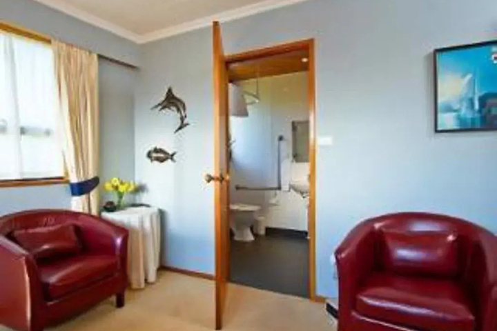 Room 8 of 11