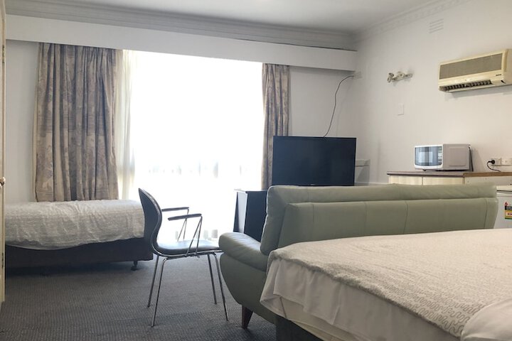 Room 7 of 19