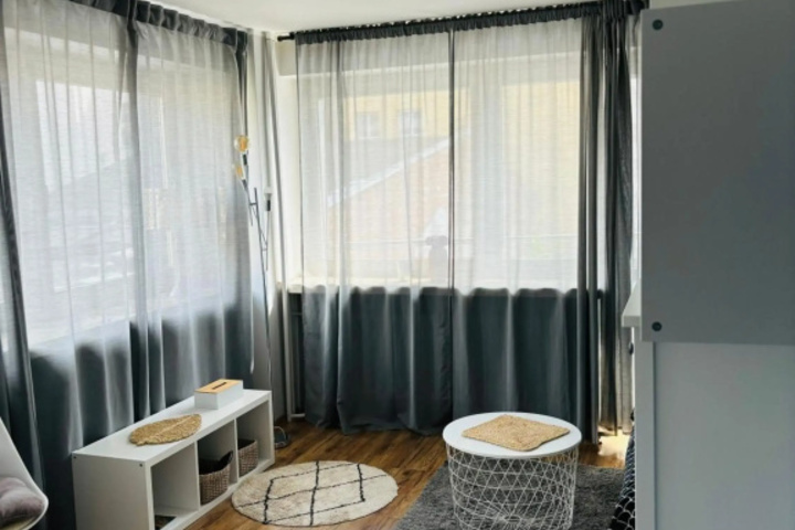 Room 5 of 10