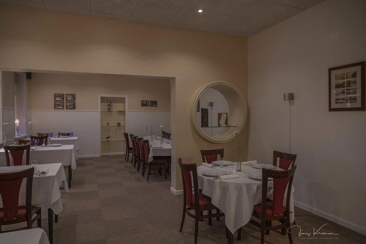 Dining 11 of 15