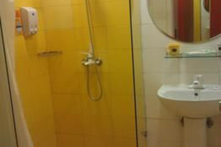 Room 7 of 10