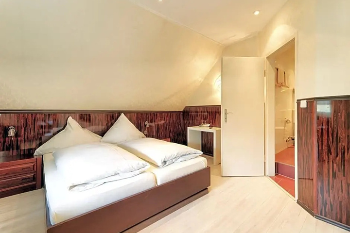 Room 3 of 14
