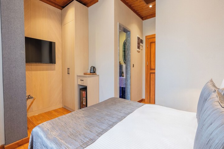 Room 19 of 37