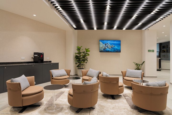 Lounge 31 of 42