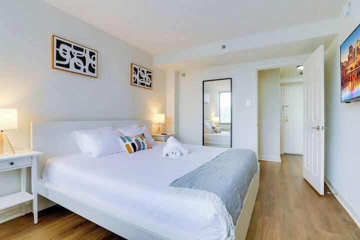 Room 25 of 198