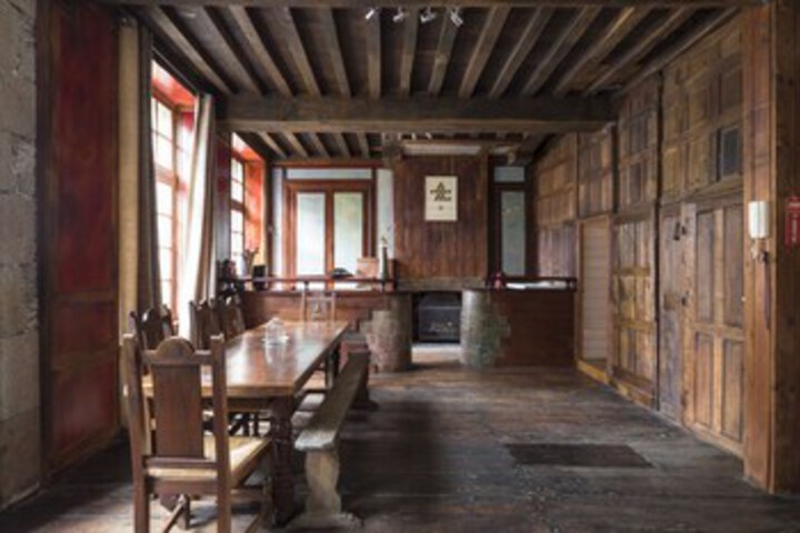 Room 4 of 16
