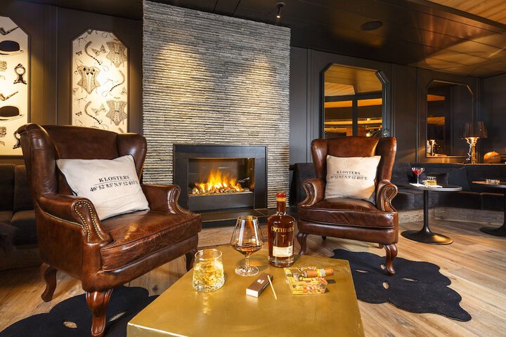 Lounge 98 of 118