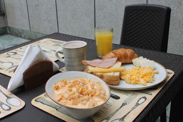 Breakfast/Coffee Service 32 of 40