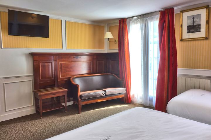 Room 8 of 38